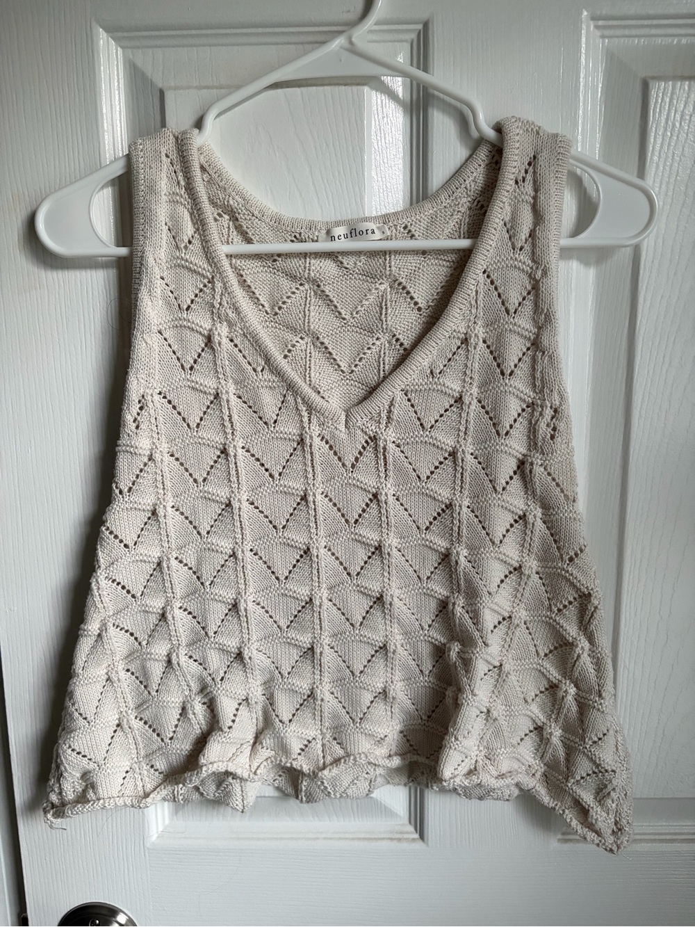 Neuflora Cream Knit V-Neck Crop Tank Top